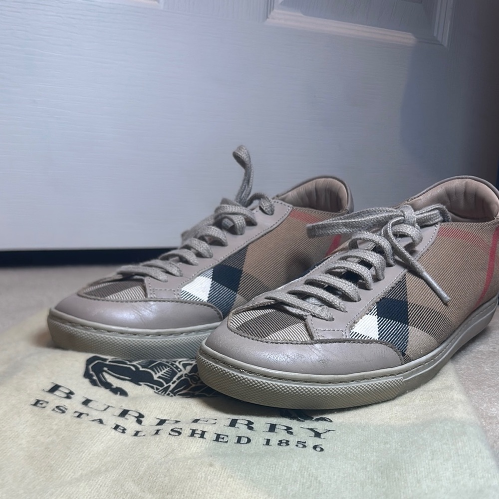 Burberry Women’s Beige Sneakers